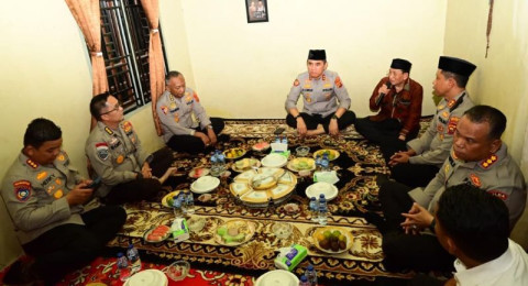 Kapolda Jambi Sampaikan Belasungkawa dan Silaturahmi ke Kediaman Ketua MUI Provinsi Jambi